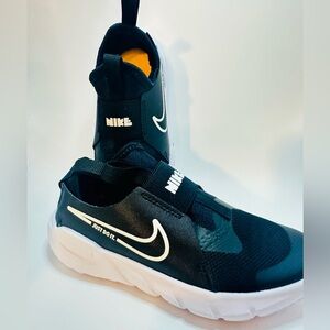 Black n white Nike sneakers